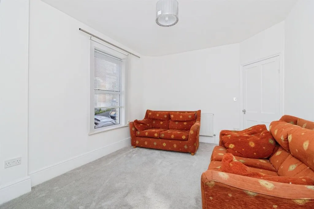 3 bed End of Terrace