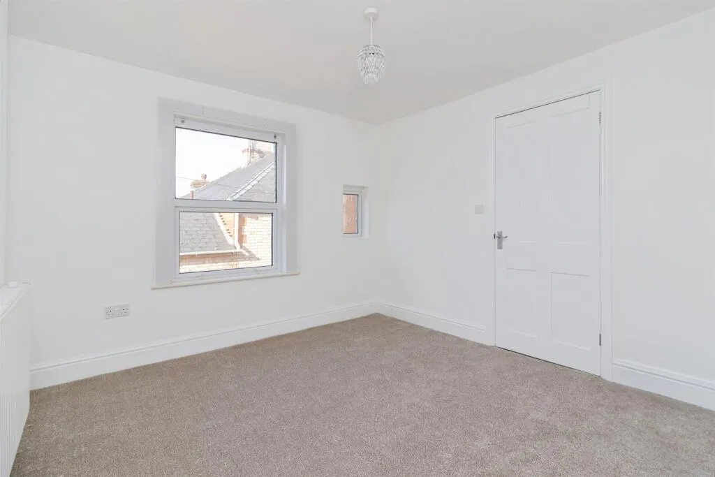 3 bed End of Terrace