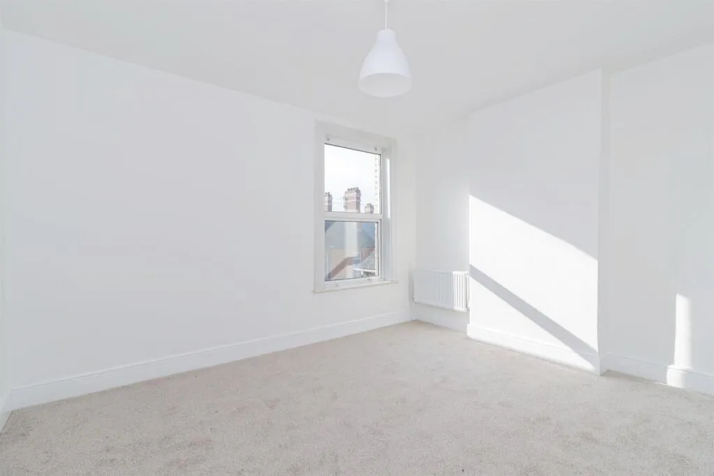3 bed End of Terrace