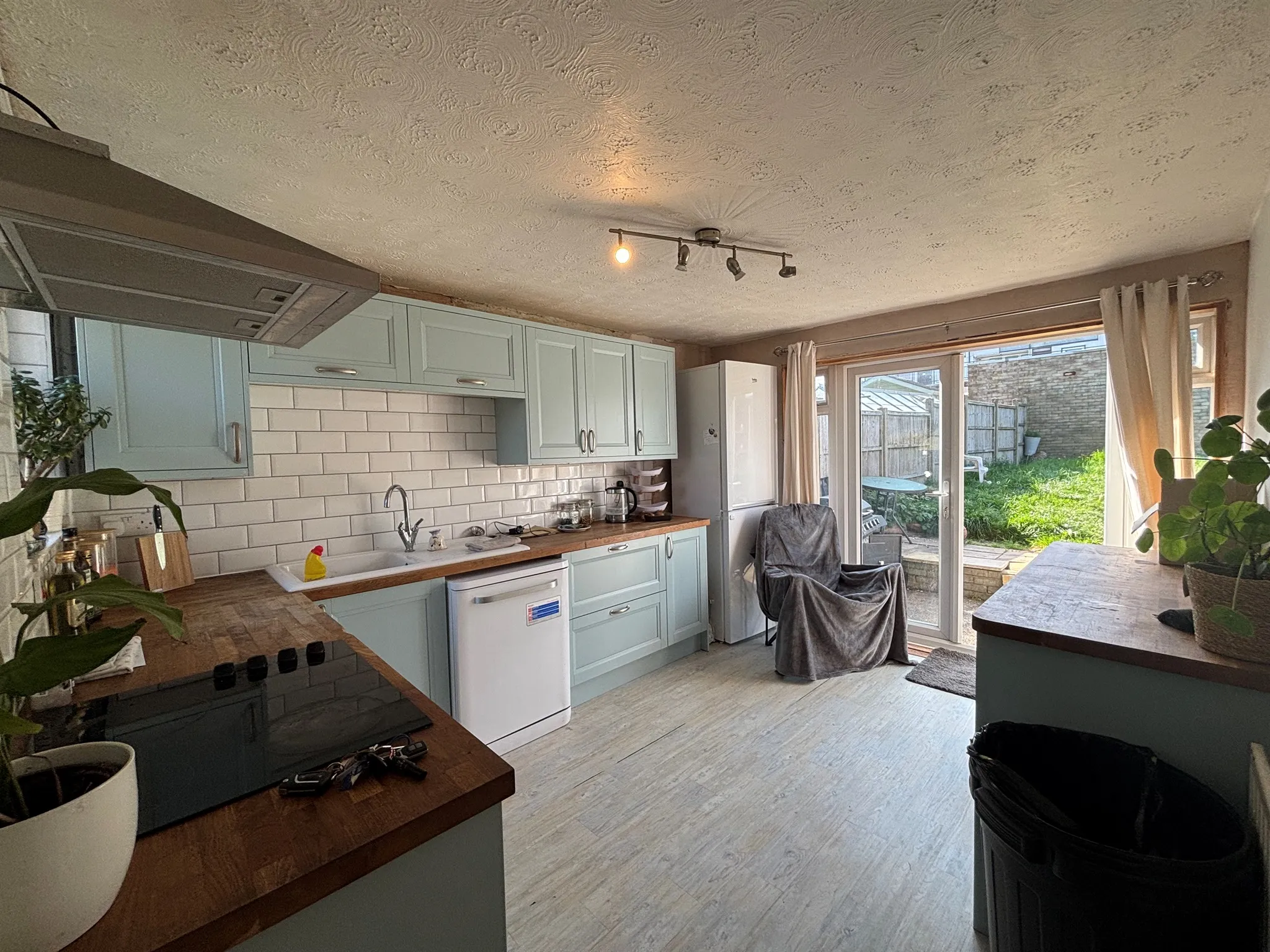3 bed End of Terrace