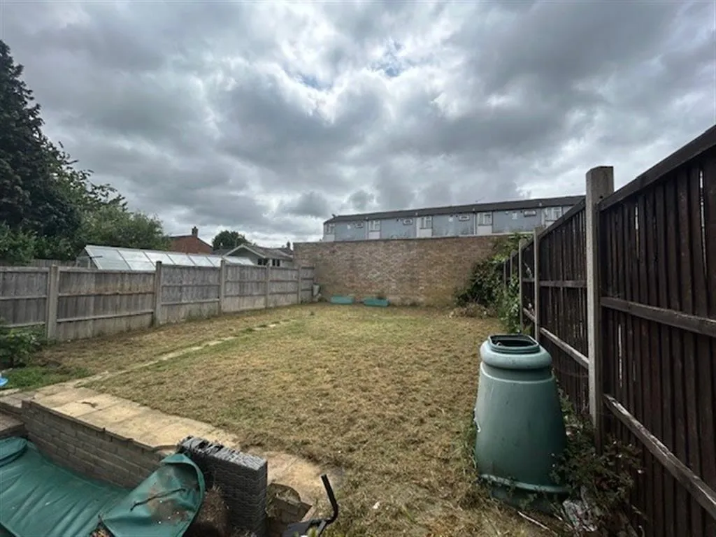 3 bed End of Terrace