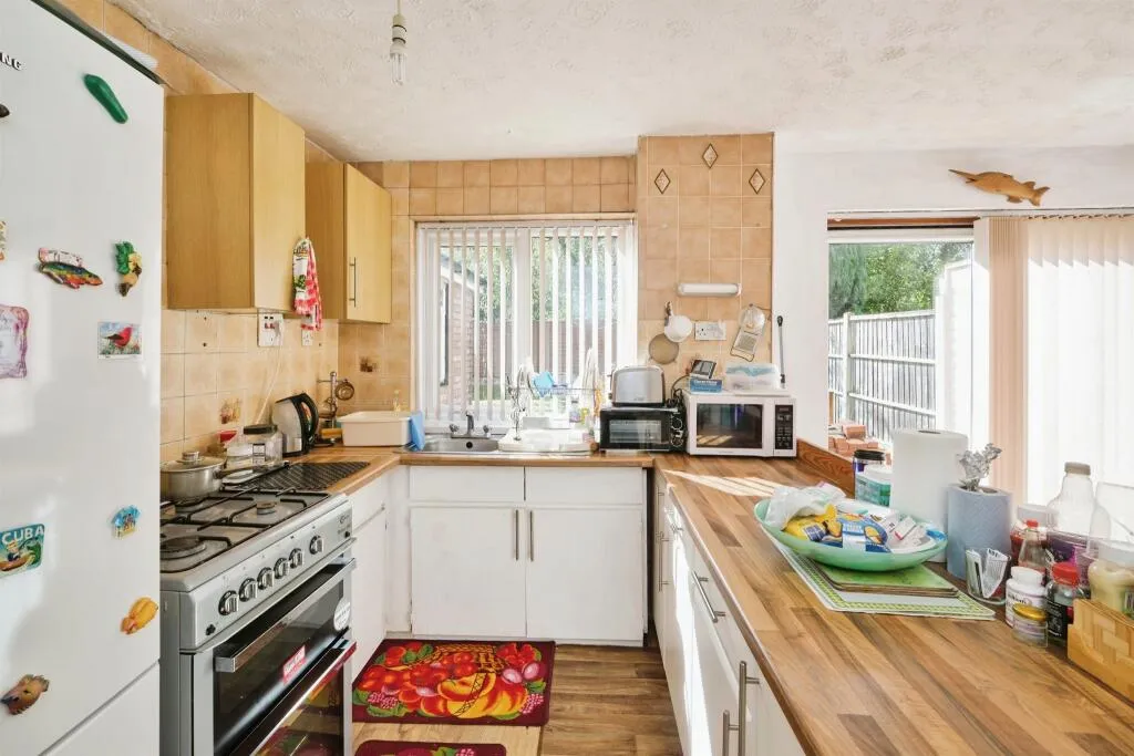 4 bed Semi-Detached