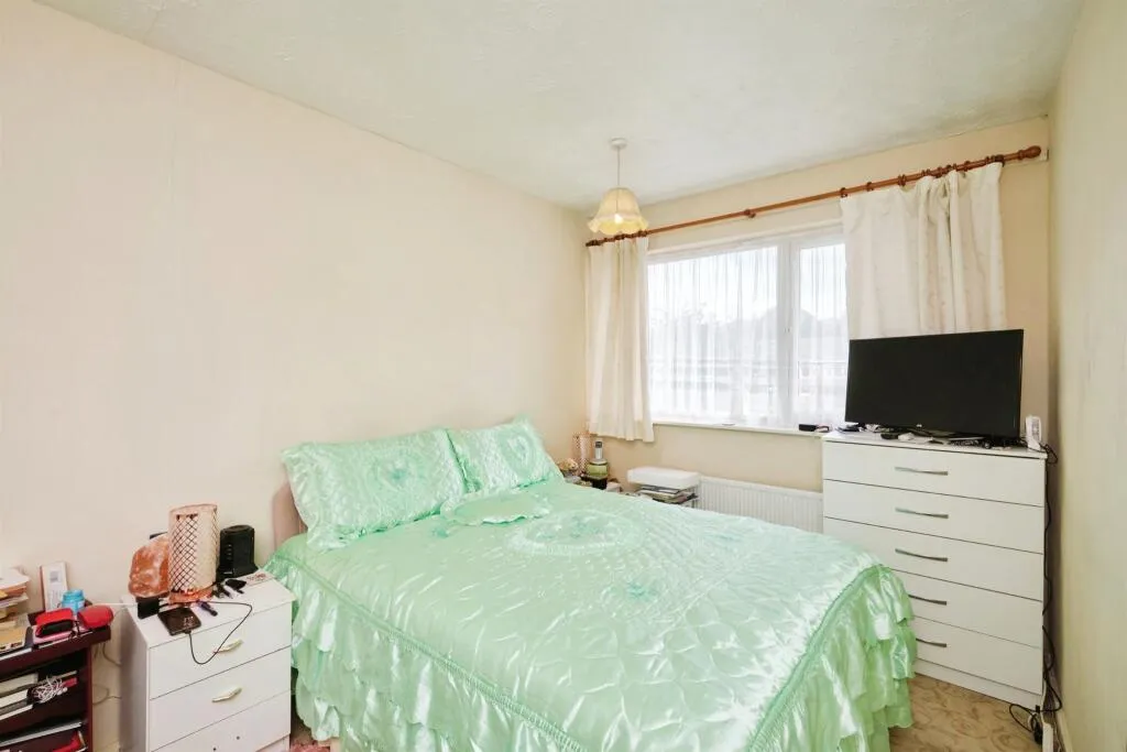 4 bed Semi-Detached