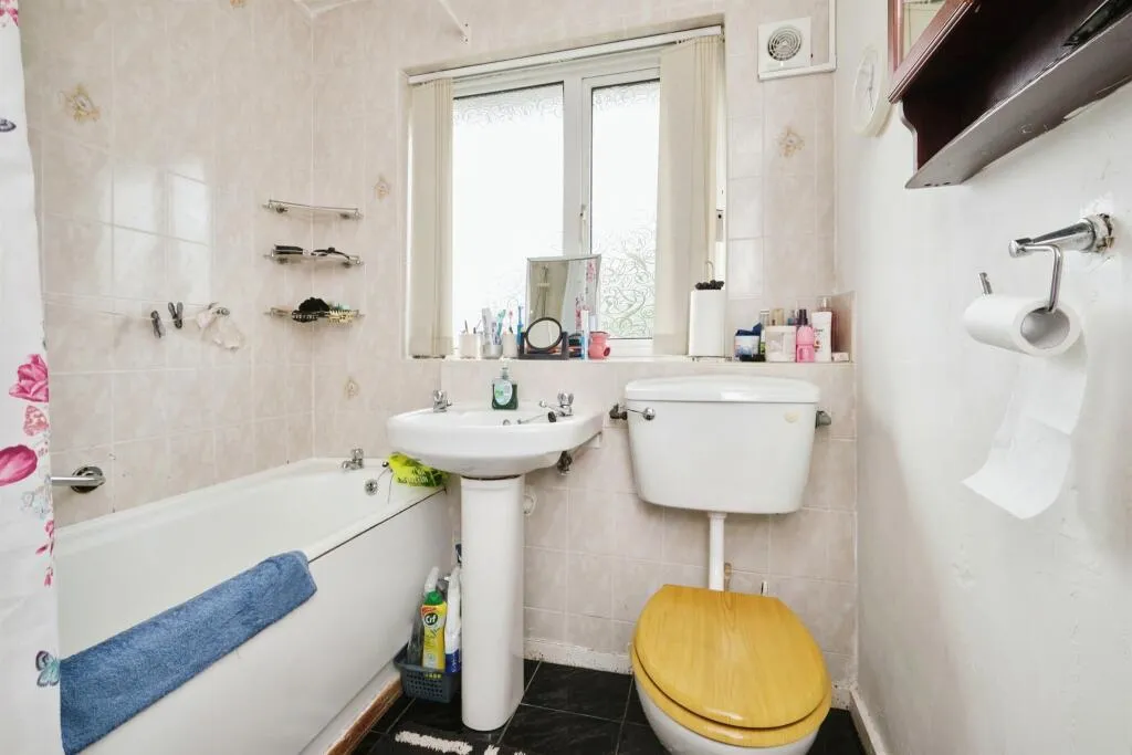 4 bed Semi-Detached