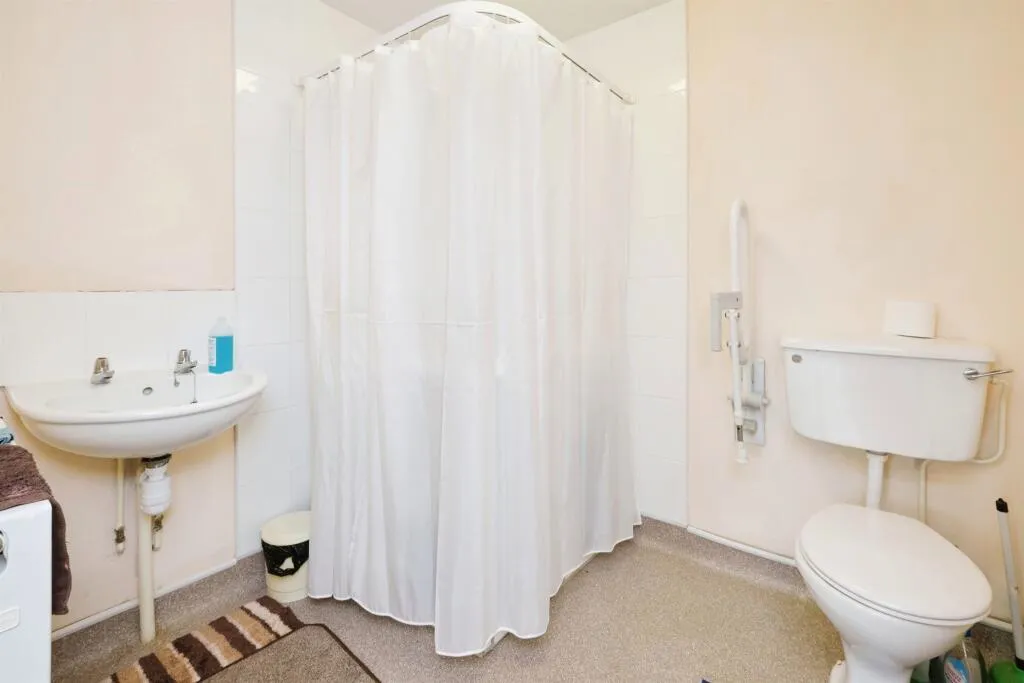 4 bed Semi-Detached