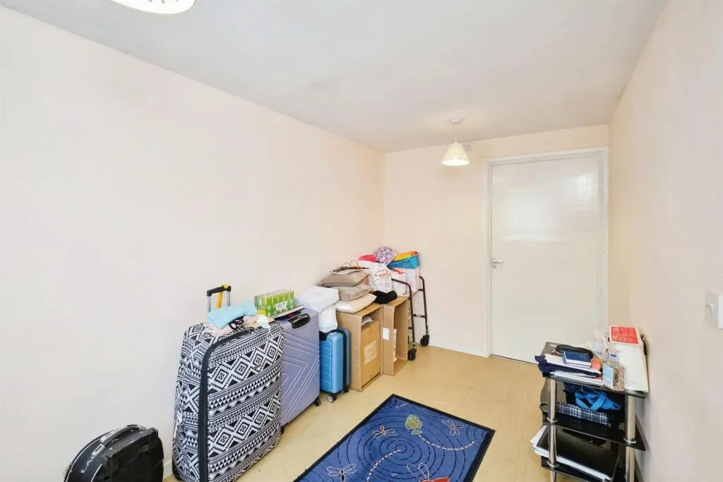 4 bed Semi-Detached