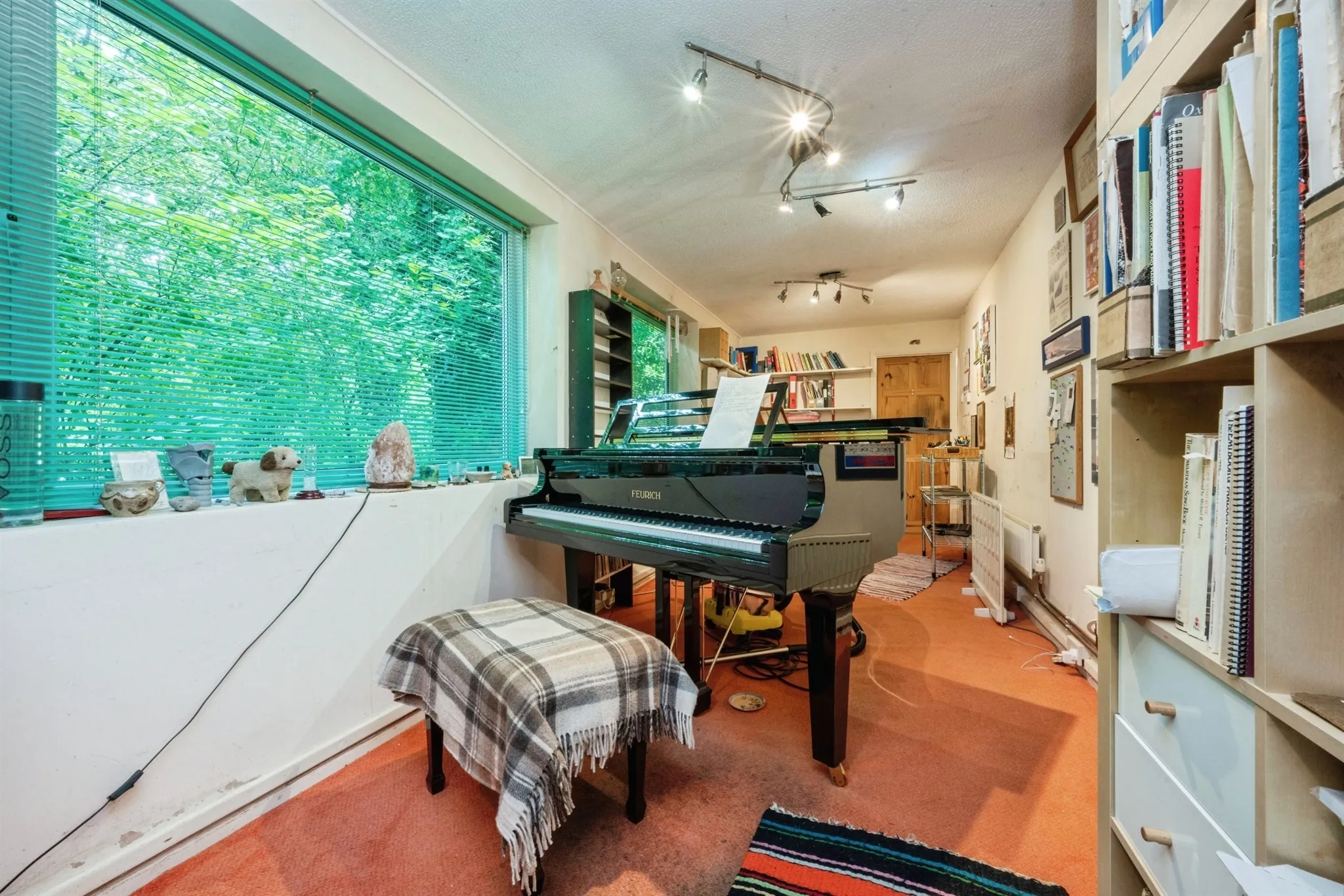 5 bed Detached