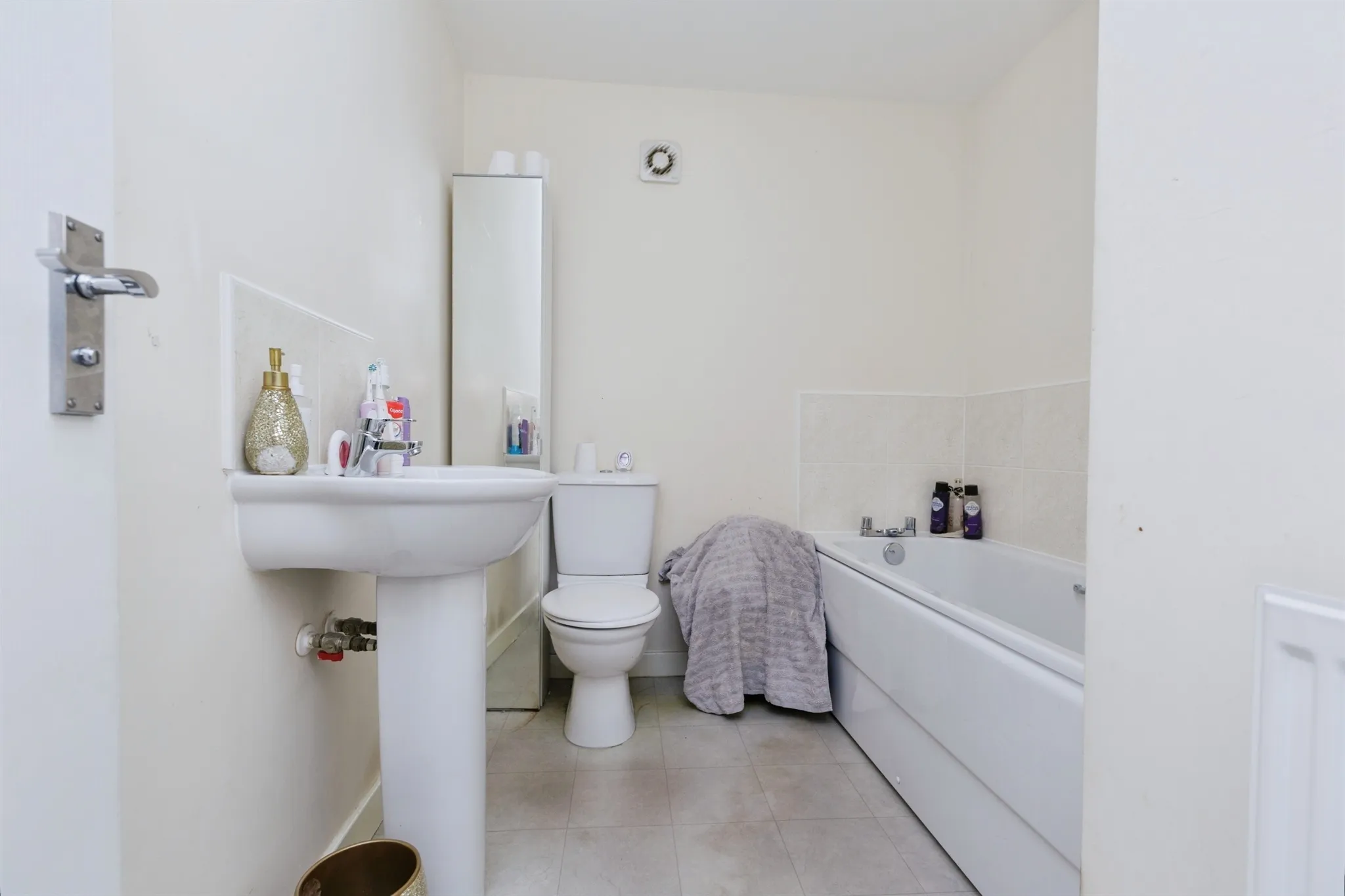 4 bed Semi-Detached