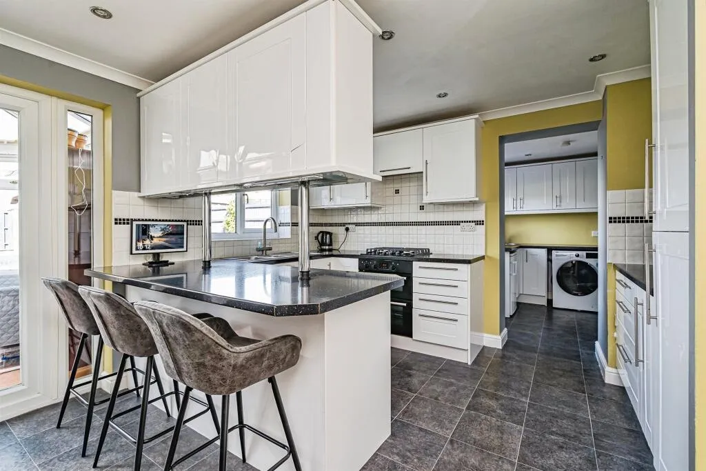 4 bed Detached
