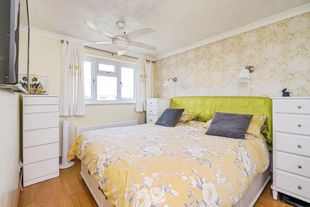 4 bed Detached