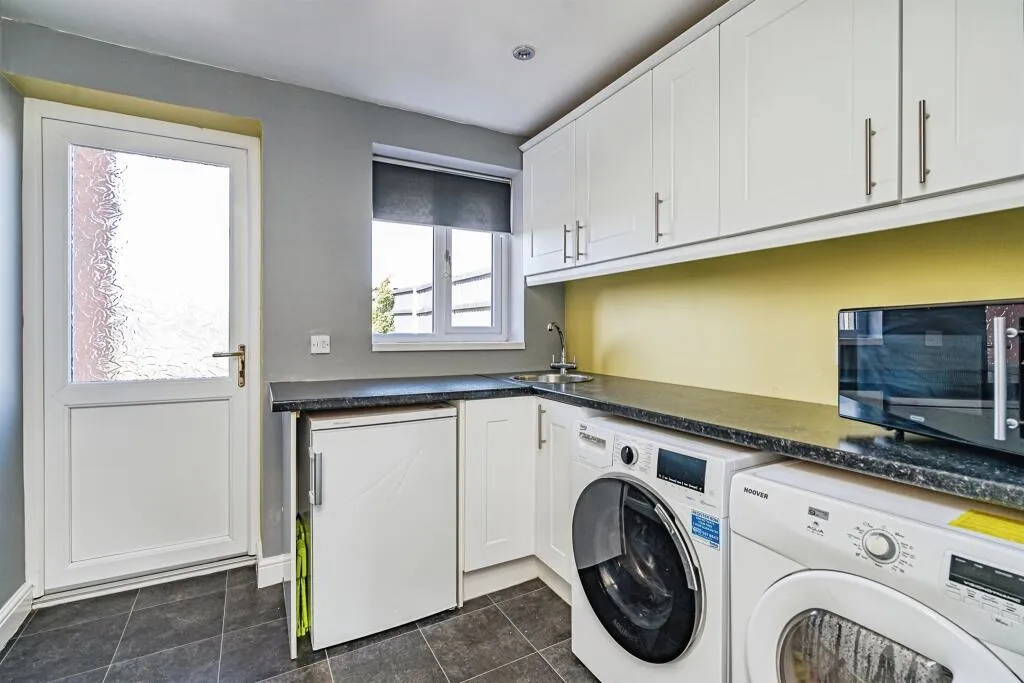 4 bed Detached