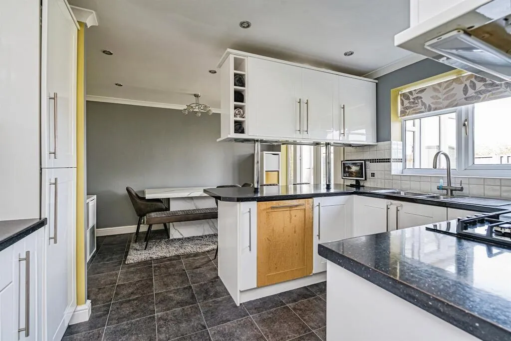 4 bed Detached