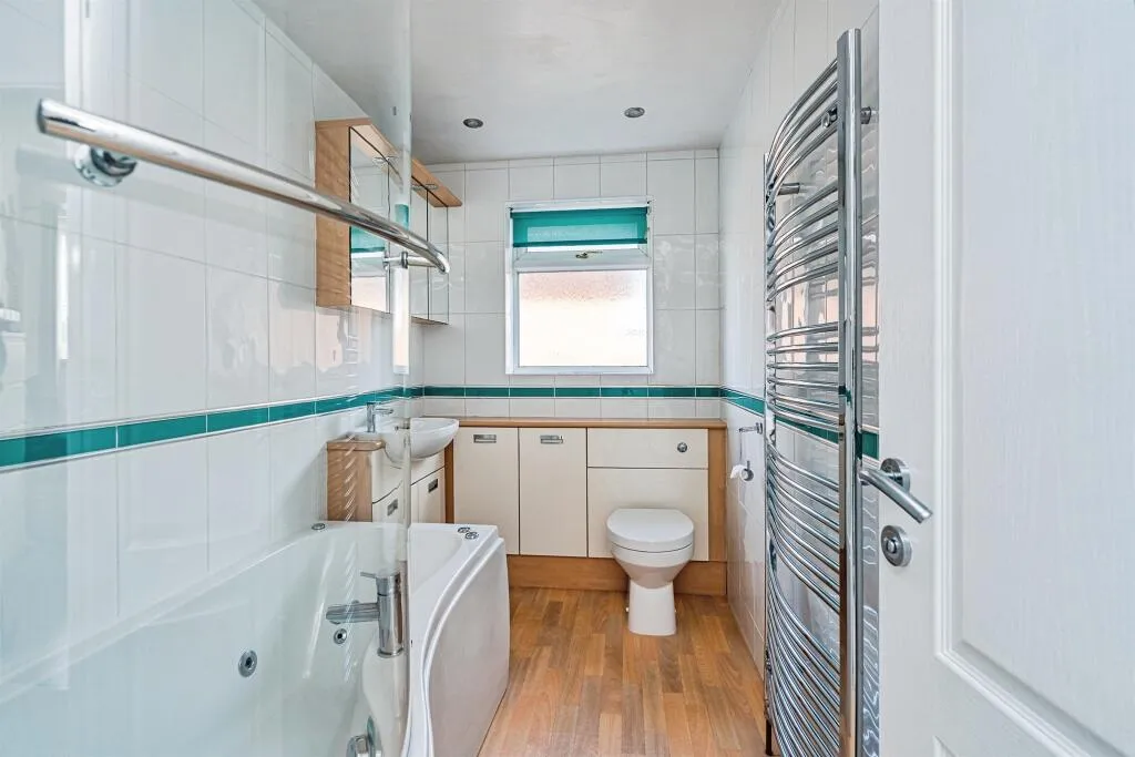 4 bed Detached