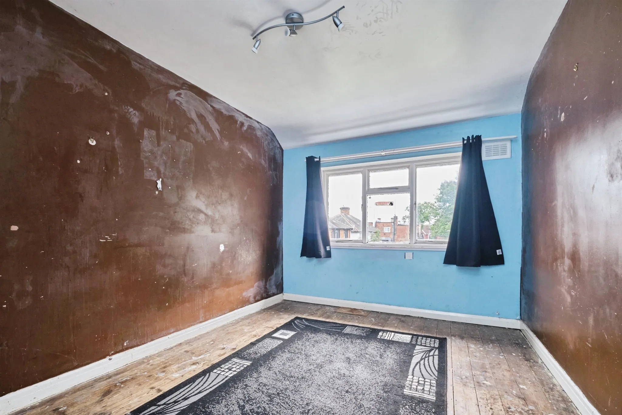 4 bed End of Terrace