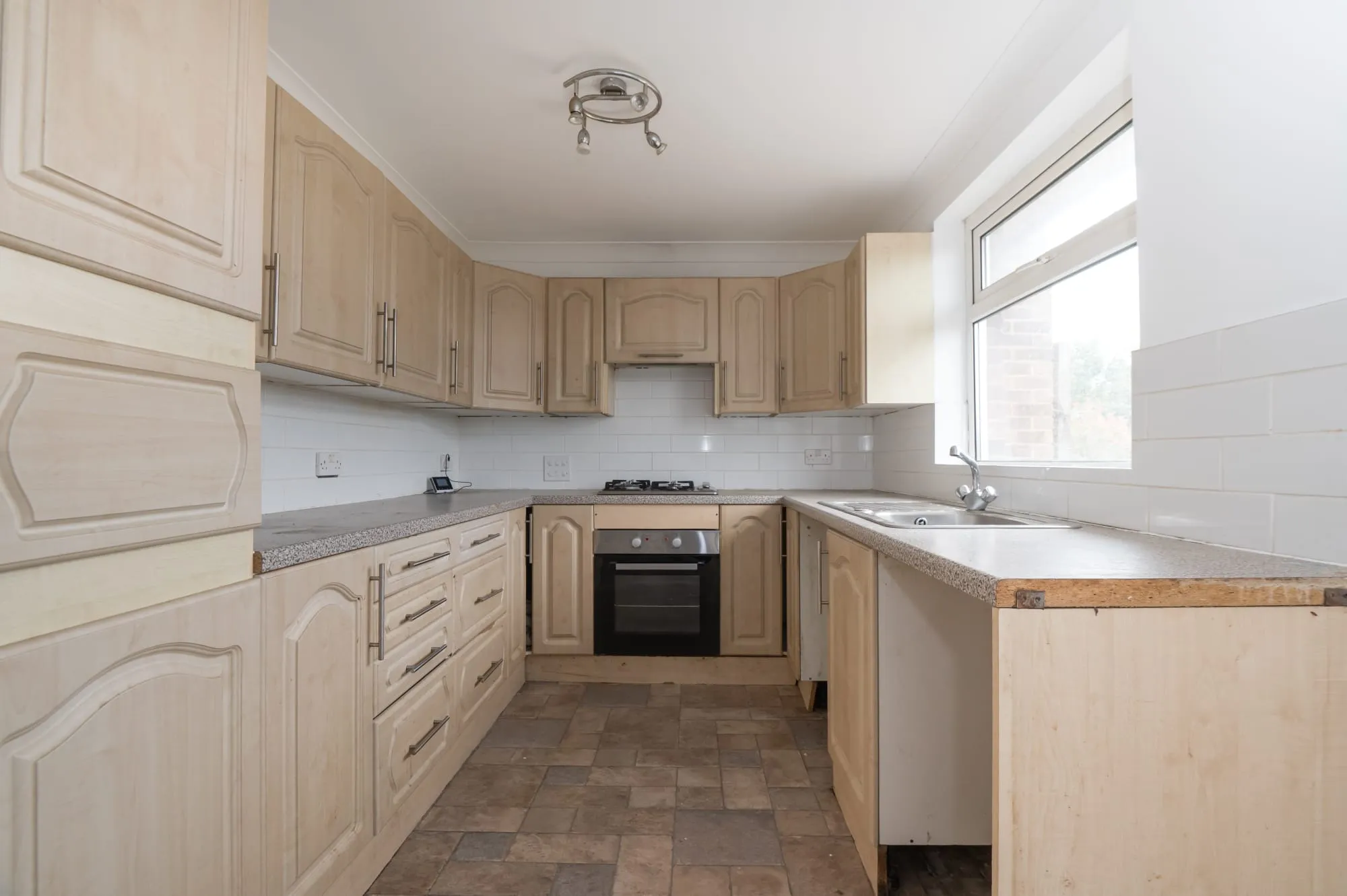 3 bed End of Terrace
