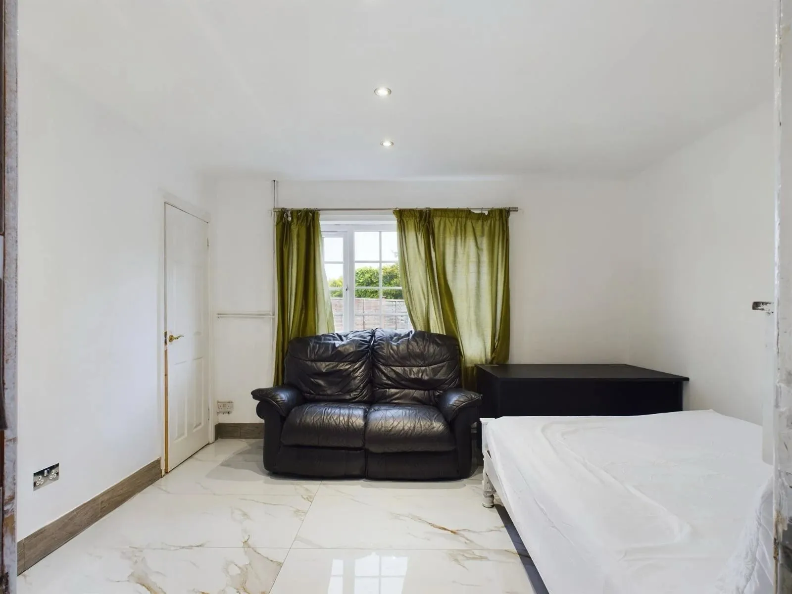 6 bed Semi-Detached