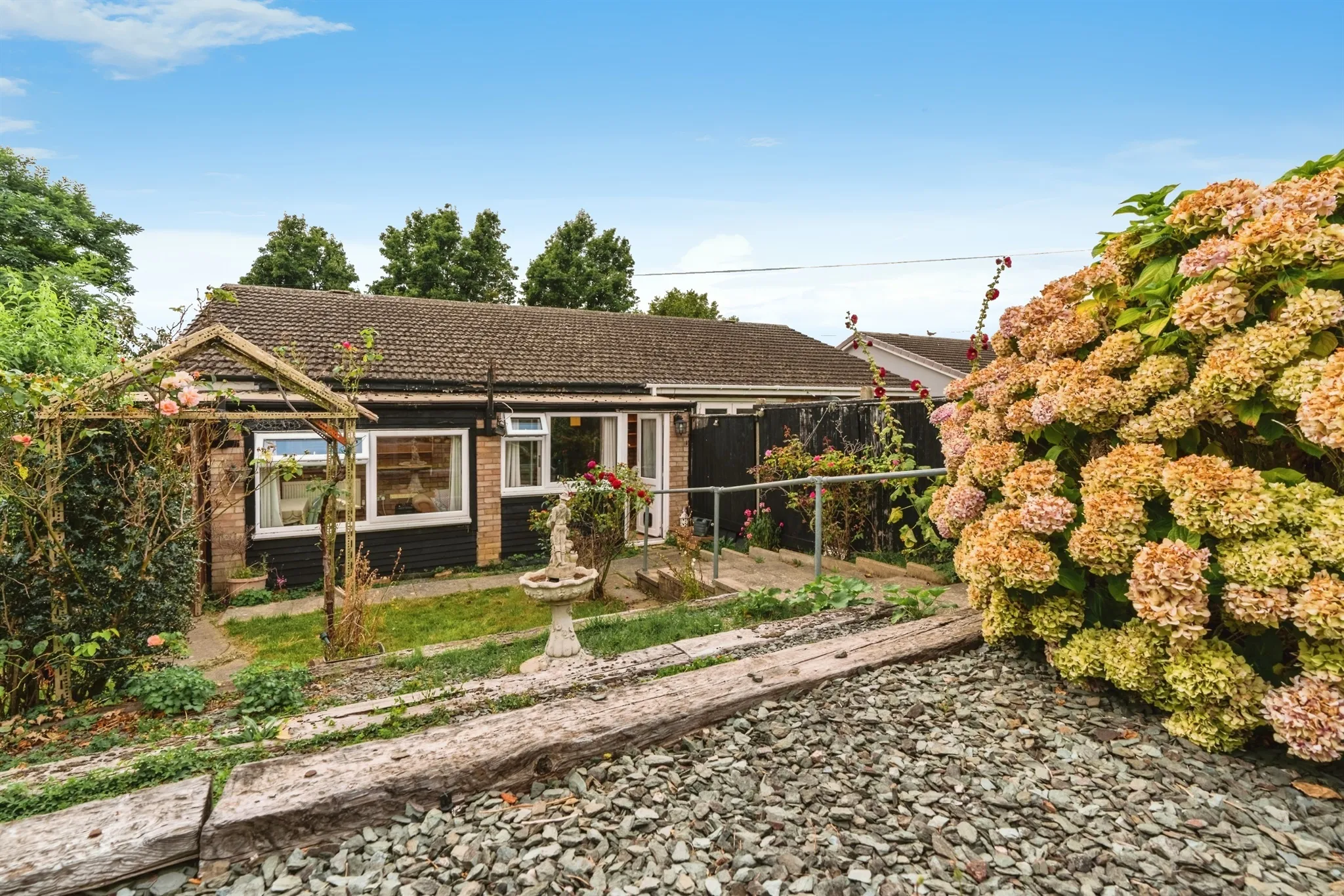 2 bed Semi-Detached Bungalow