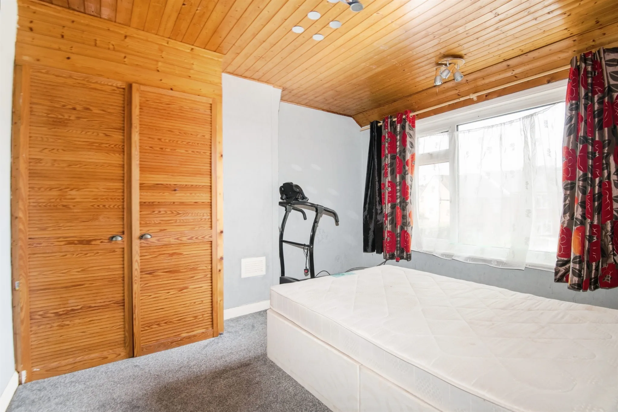 3 bed End of Terrace