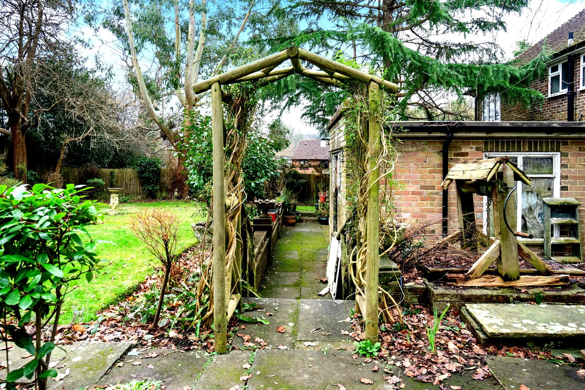 4 bed Detached