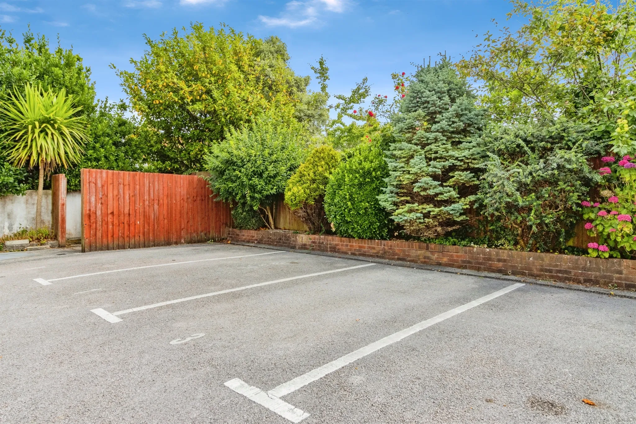 2 bed Ground Flat