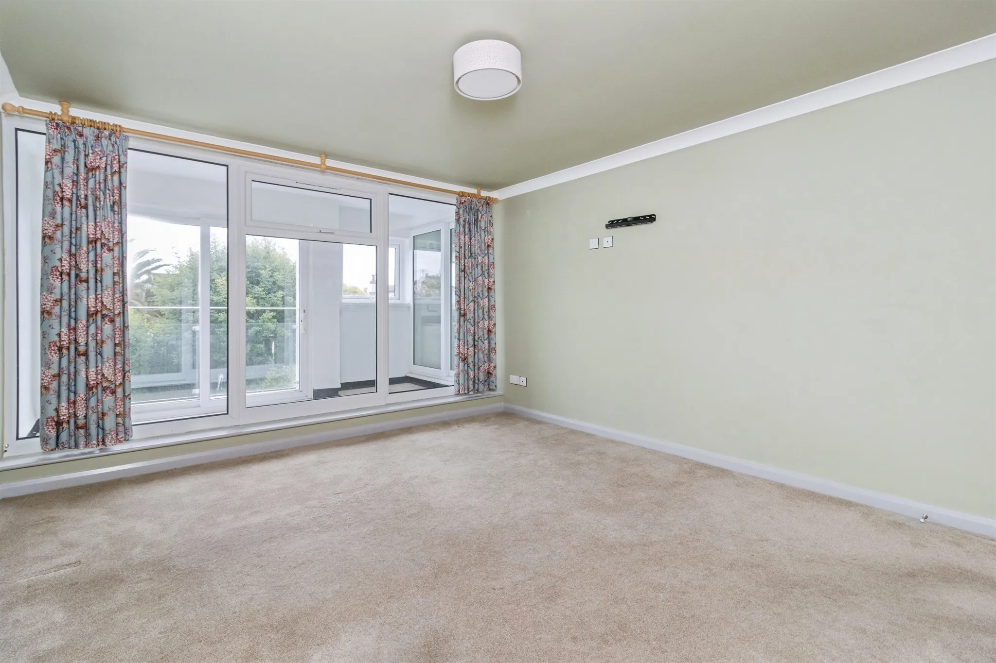 2 bed Ground Flat