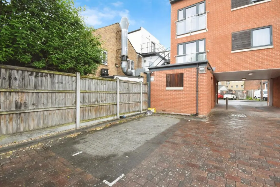 2 bed Ground Flat