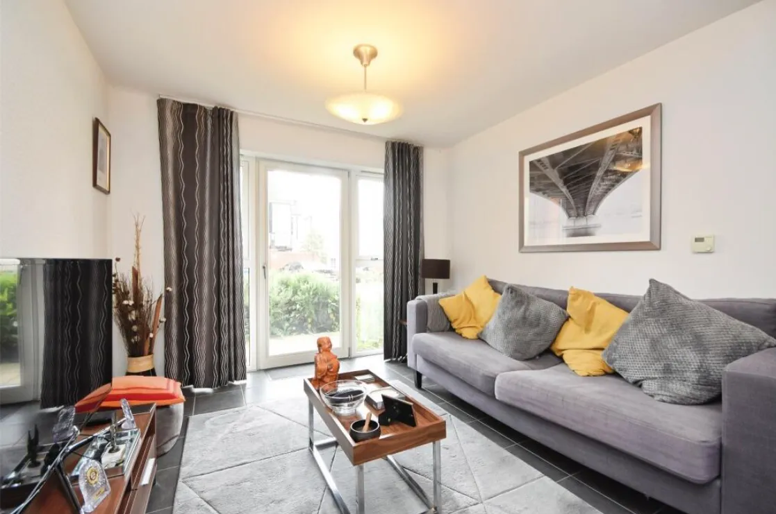 2 bed Ground Flat