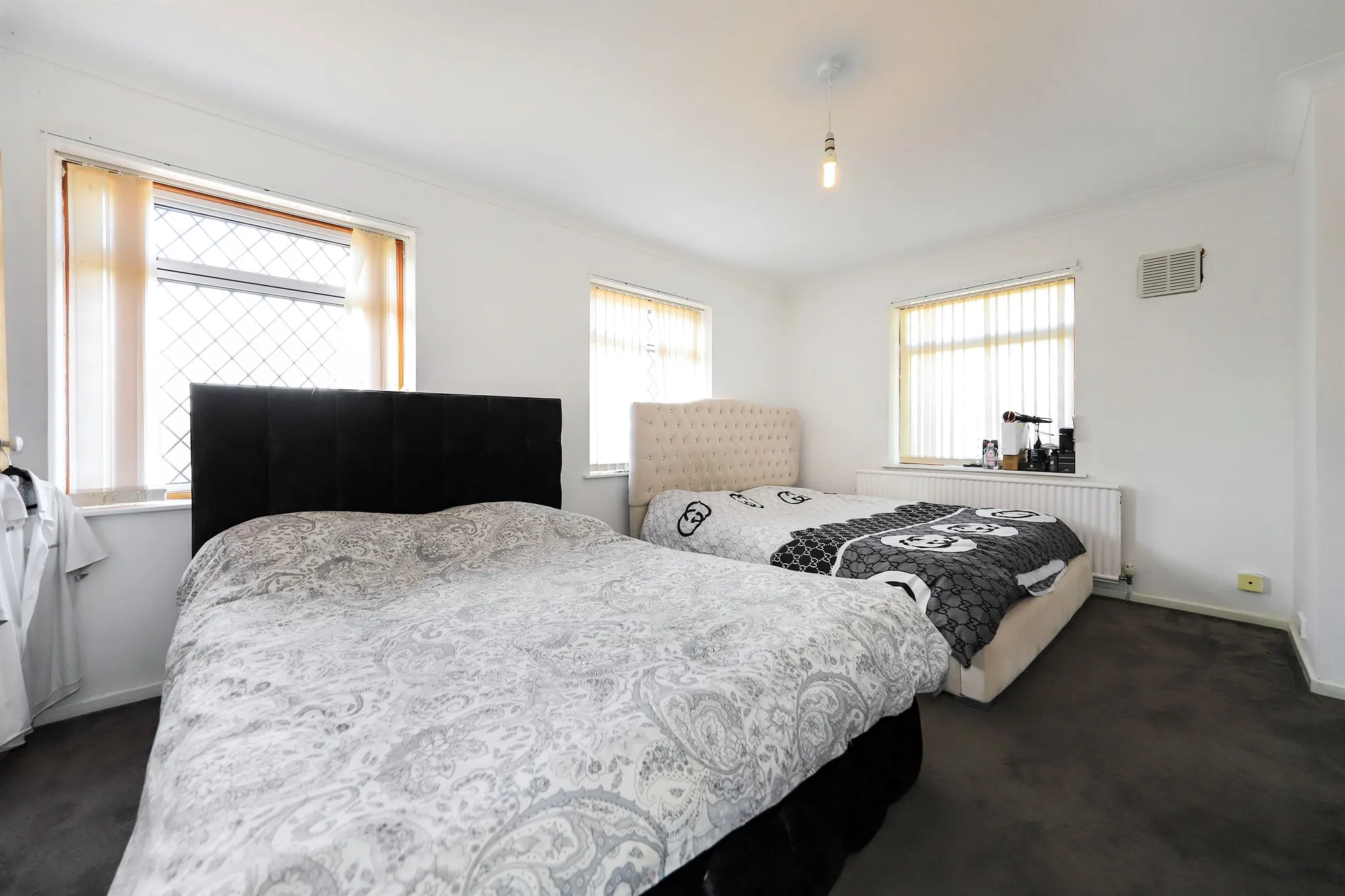 5 bed Detached
