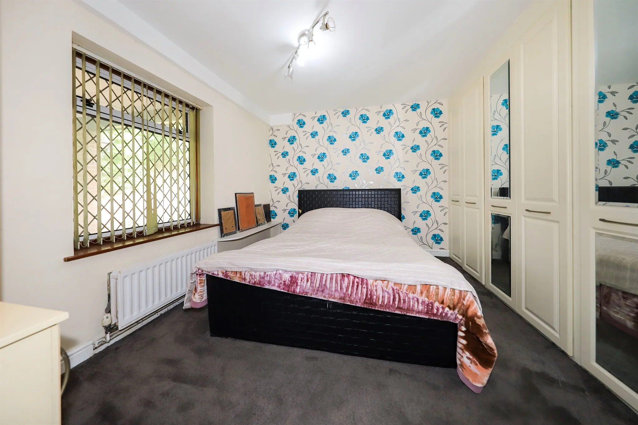 5 bed Detached