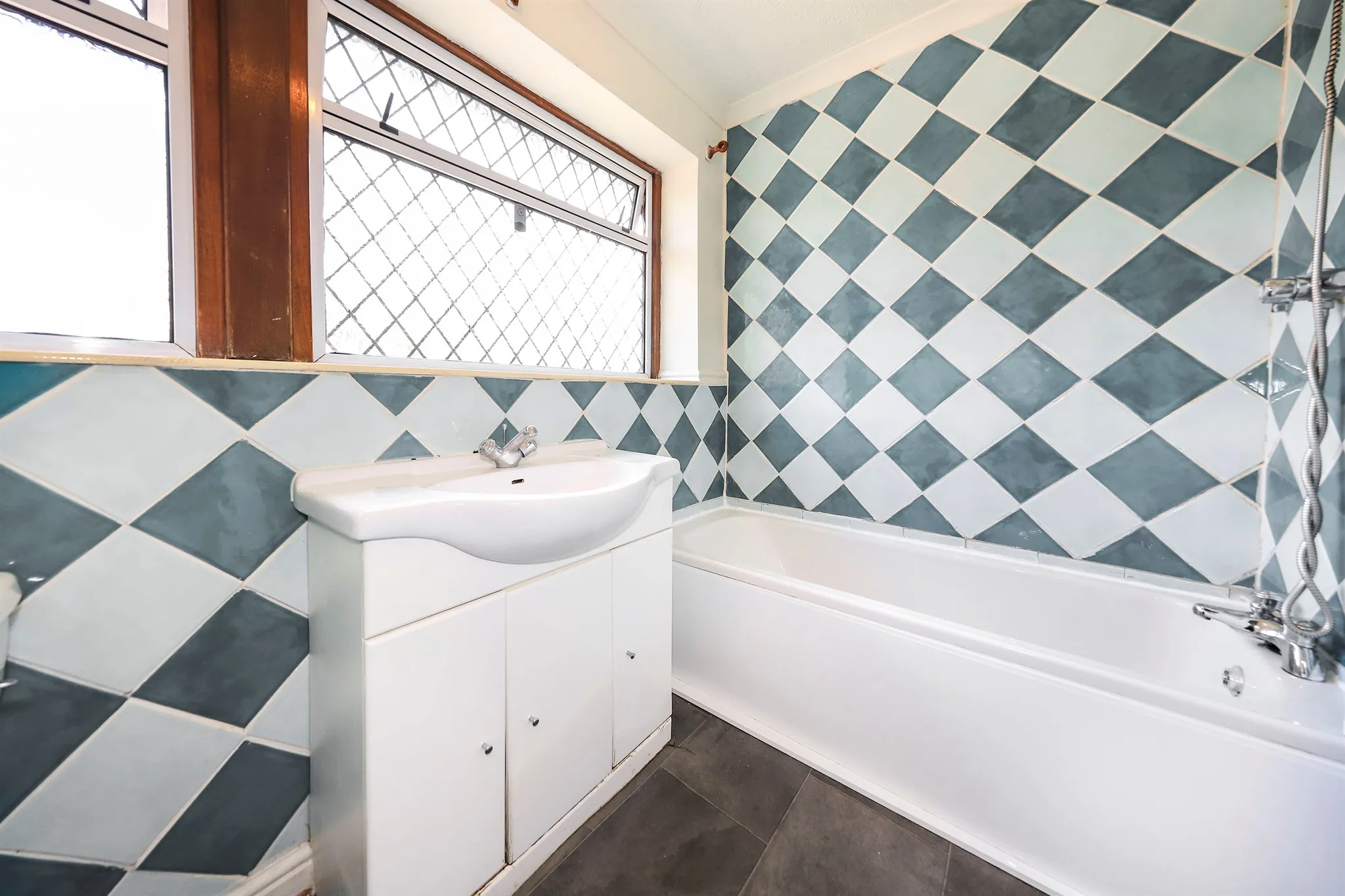 5 bed Detached