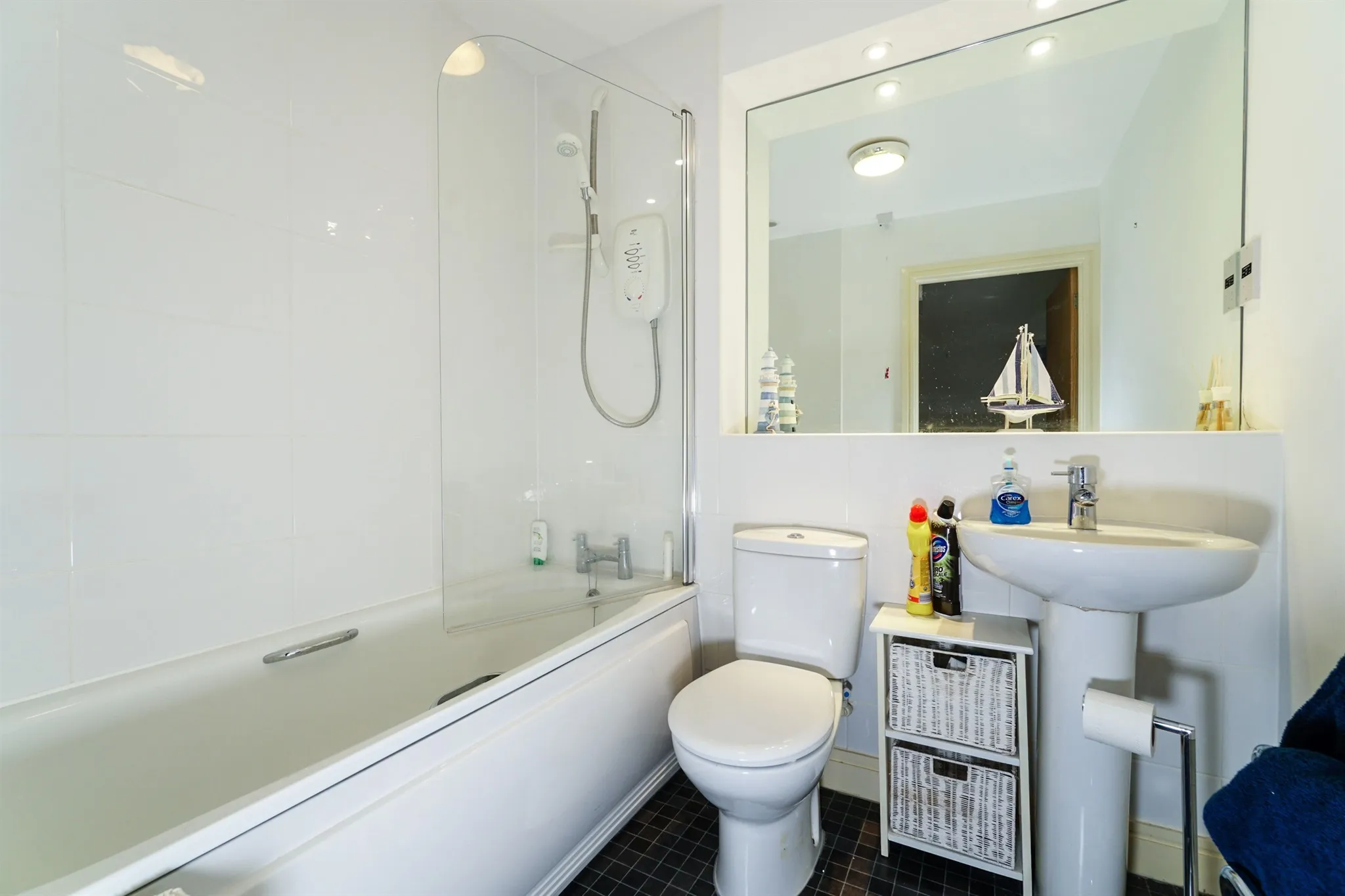 1 bed Ground Flat