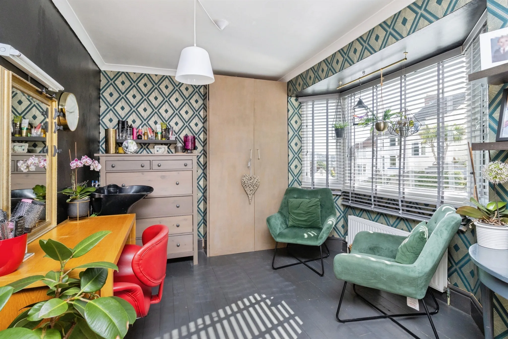 3 bed End of Terrace