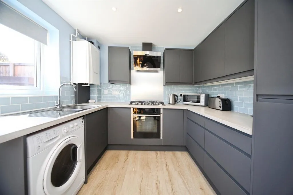 3 bed End of Terrace