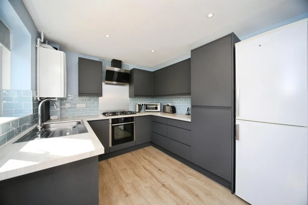 3 bed End of Terrace