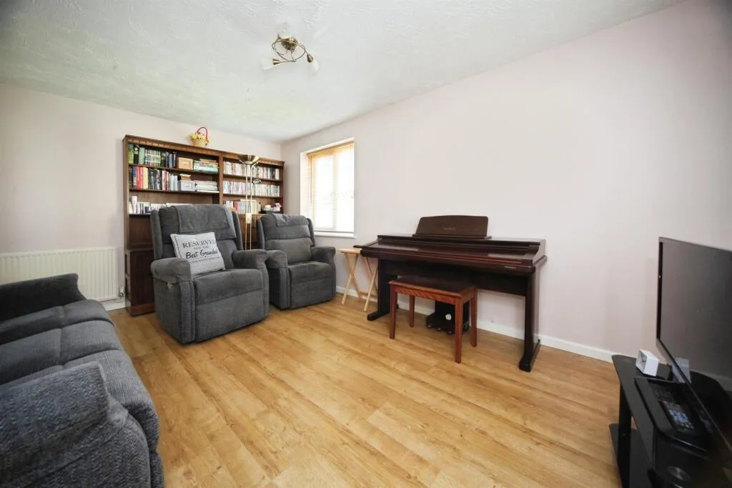 3 bed End of Terrace
