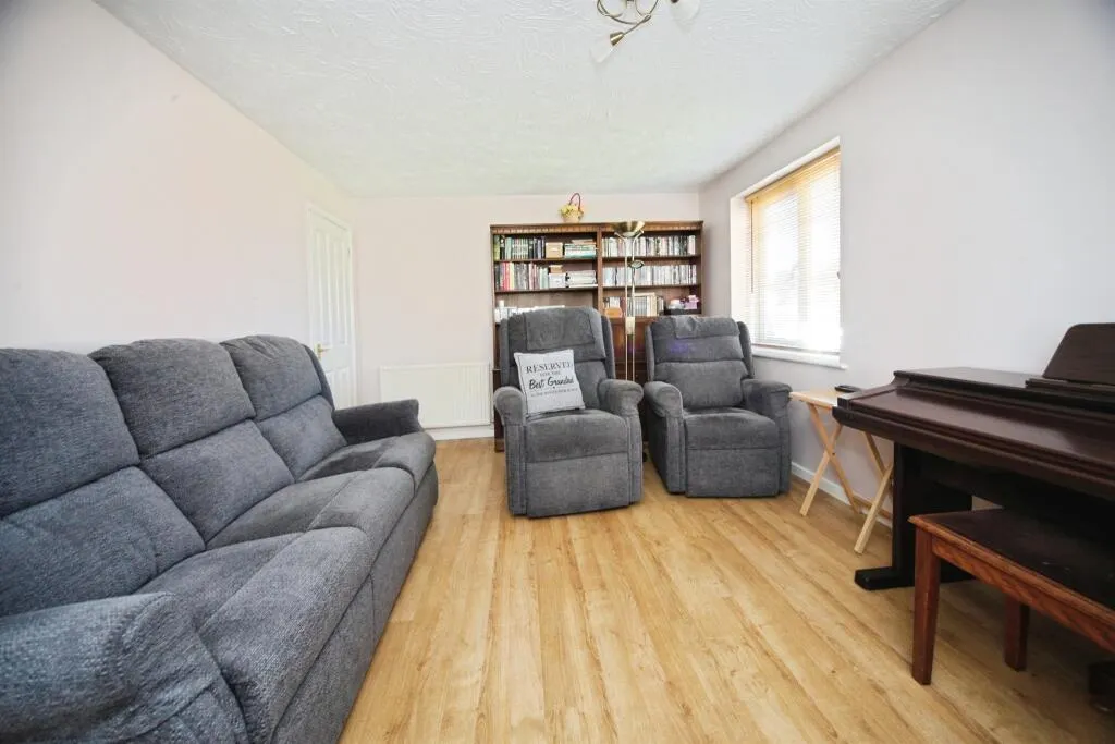 3 bed End of Terrace