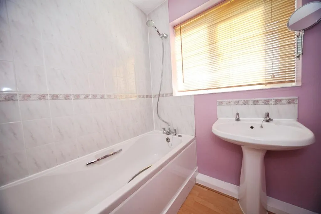 3 bed End of Terrace