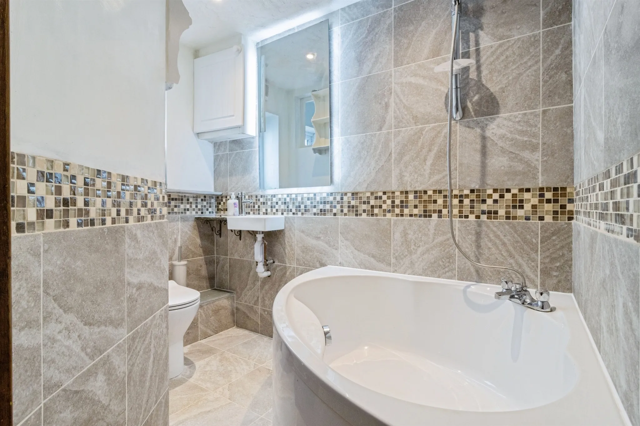 6 bed Detached