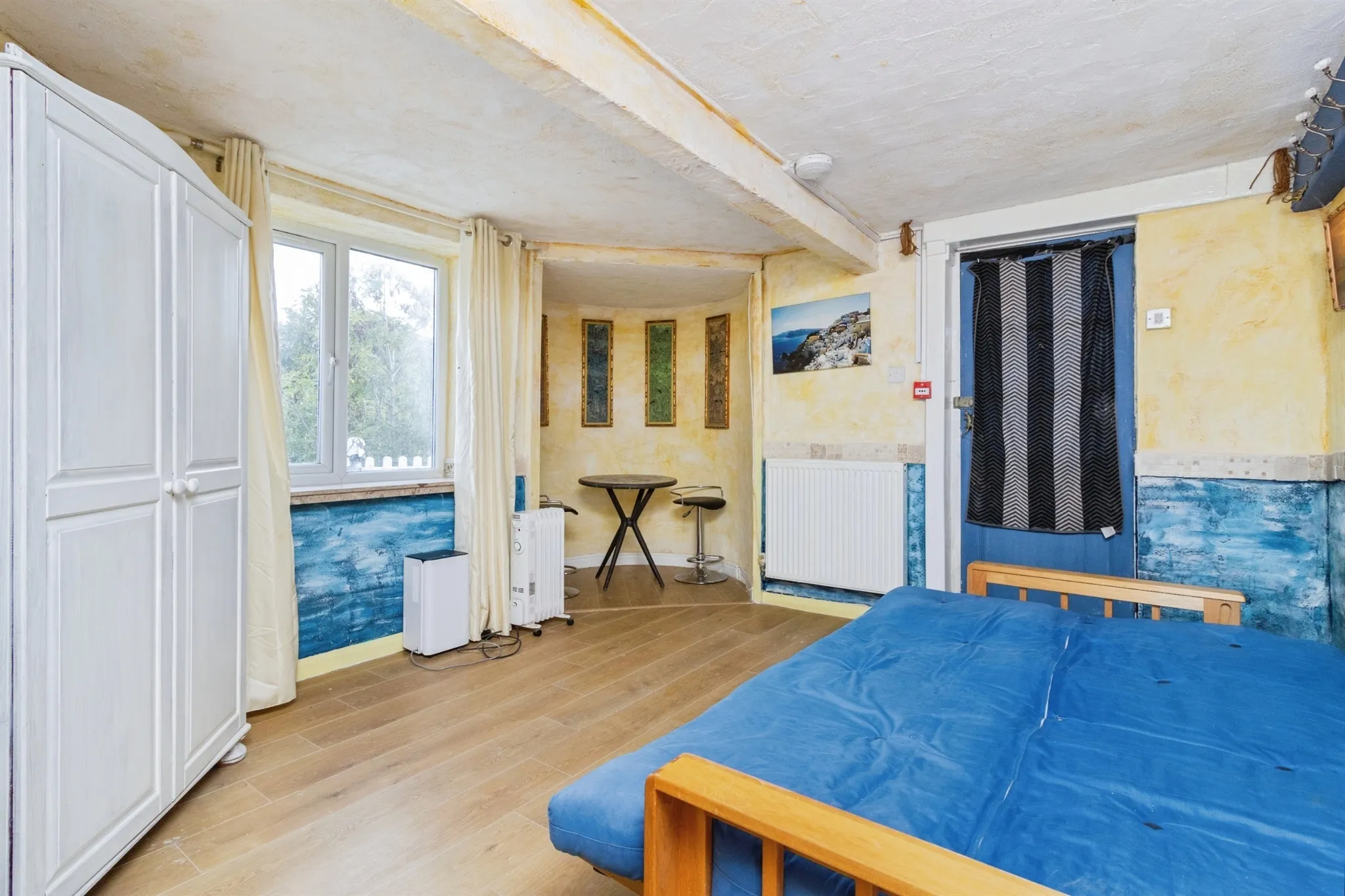 6 bed Detached