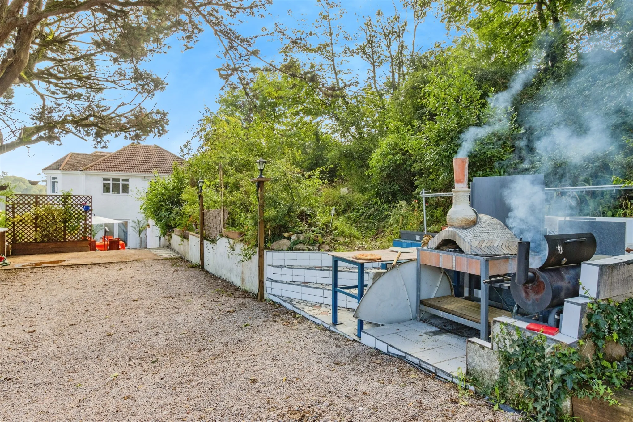 6 bed Detached
