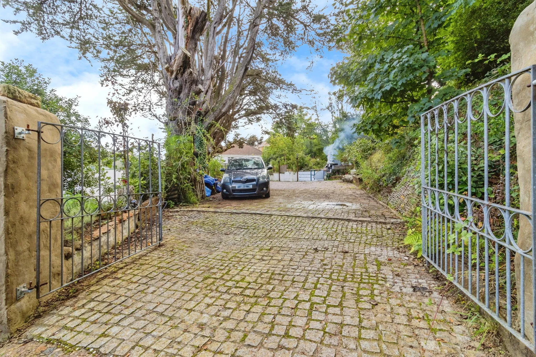 6 bed Detached