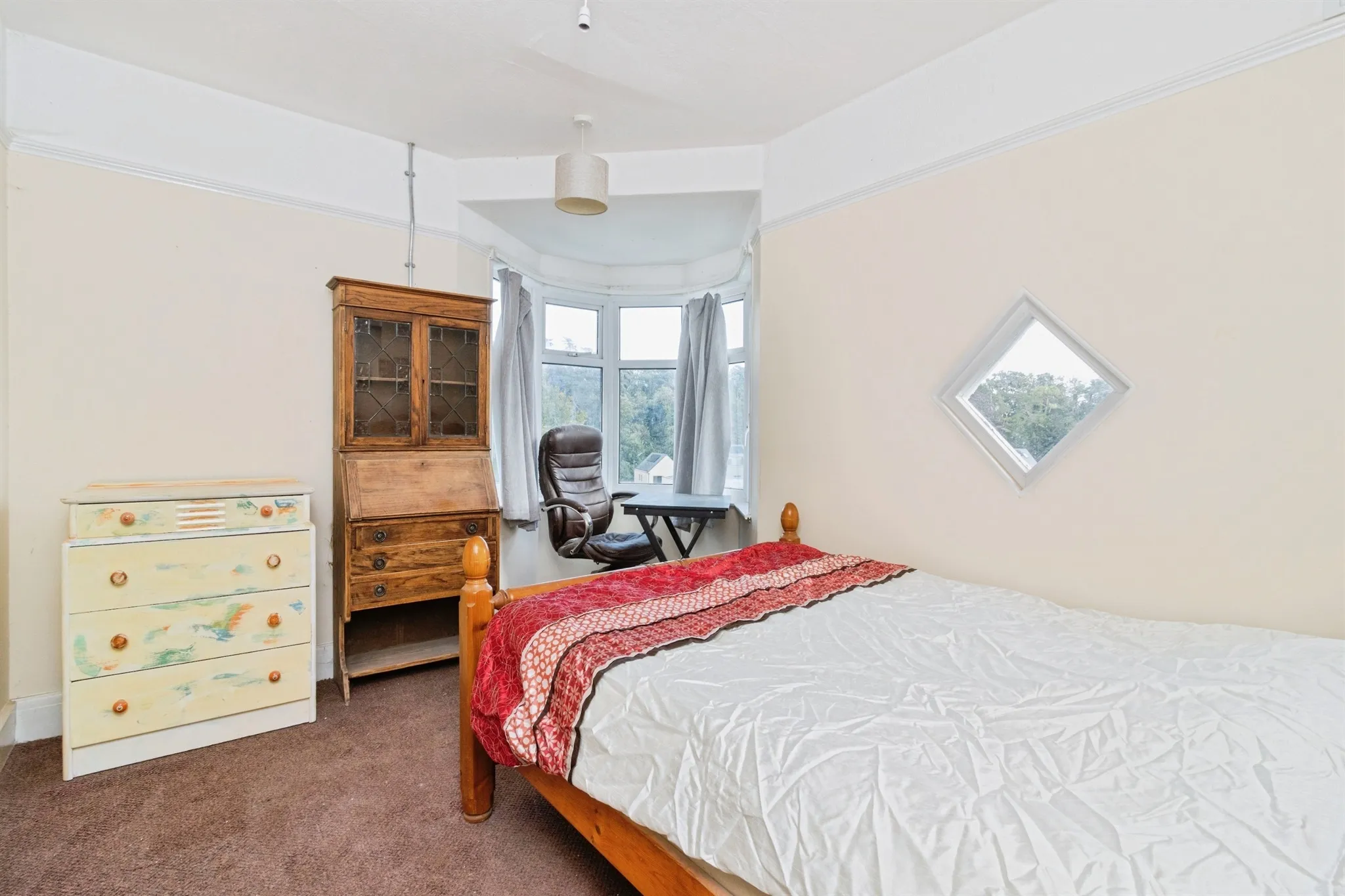 6 bed Detached