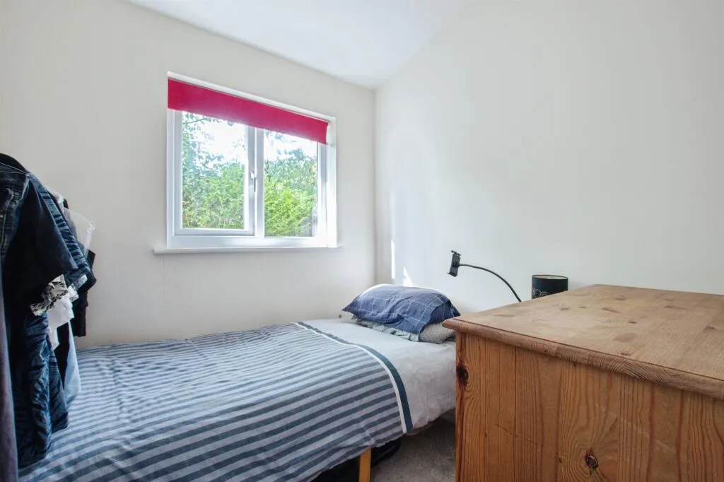 8 bed Detached