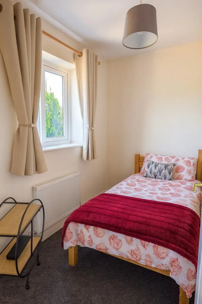 8 bed Detached