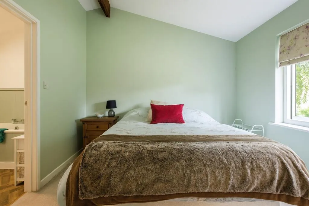 8 bed Detached