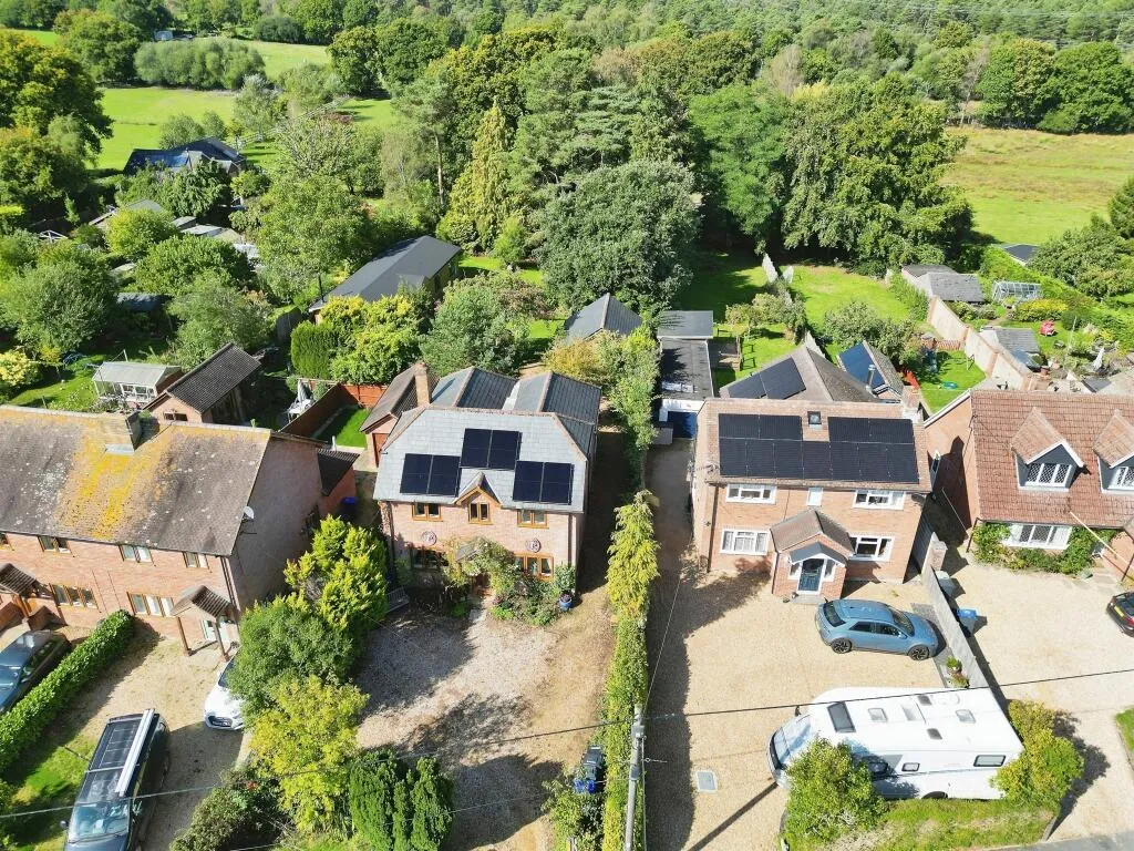 8 bed Detached