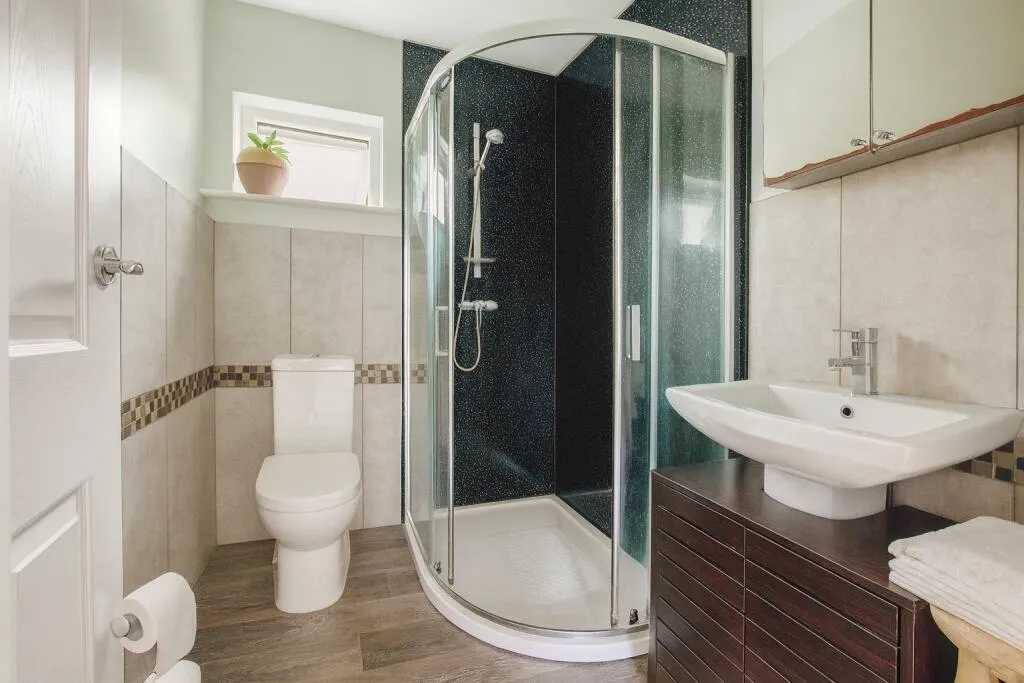 8 bed Detached