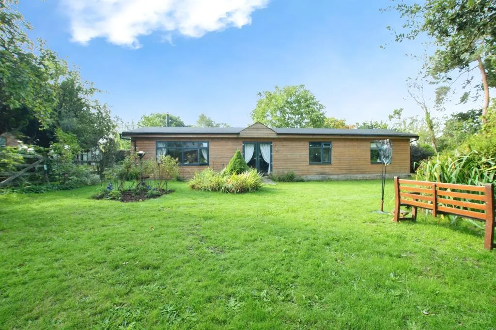 8 bed Detached
