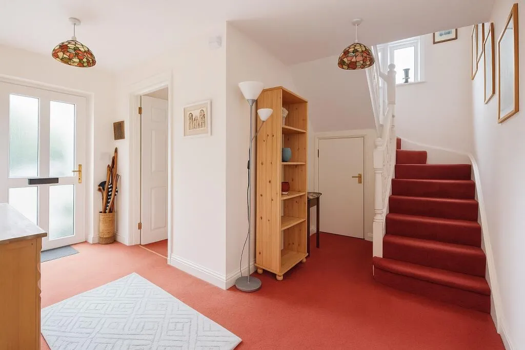 8 bed Detached