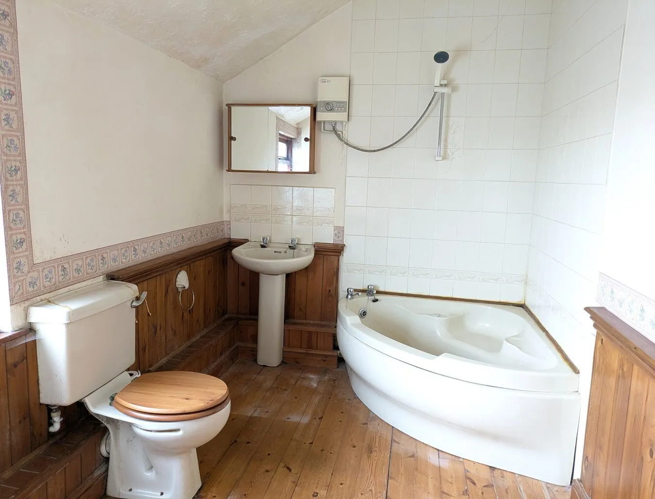 2 bedroom property for sale in Orchard Terrace, Glastonbury, BA6 - Guide price £150,000